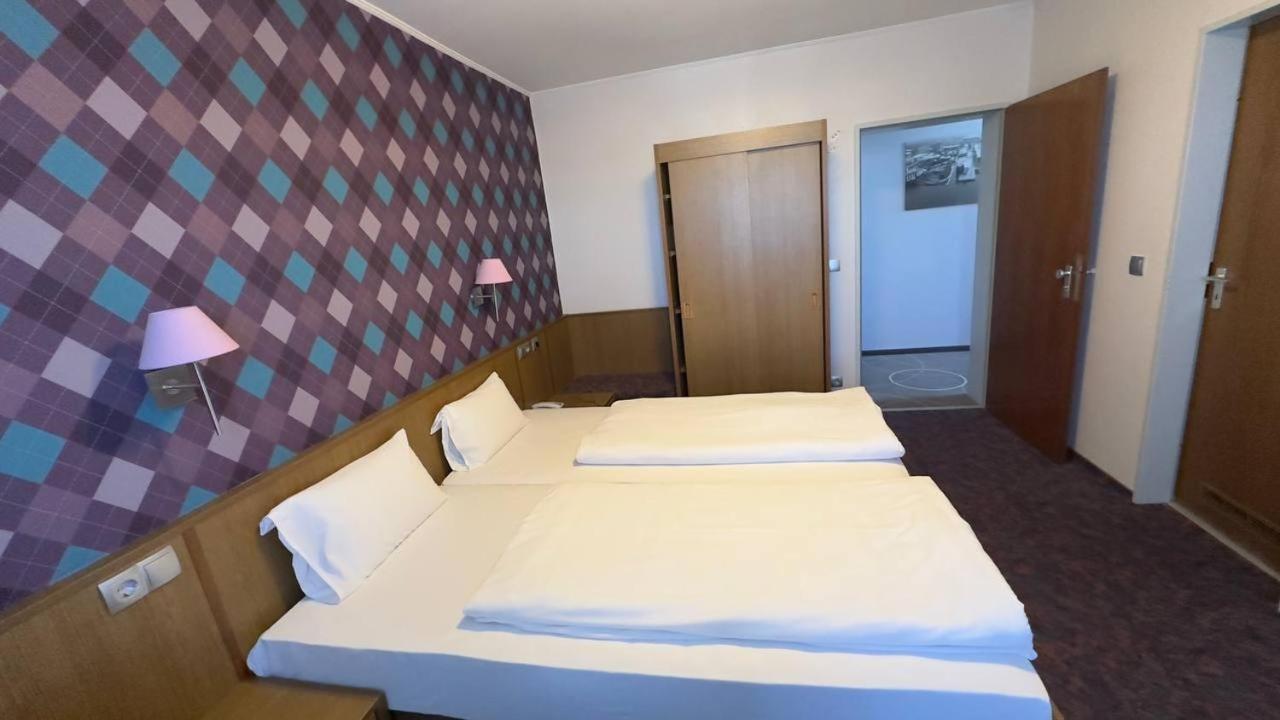 Hotel Ishi Inn ウォルフスブルク エクステリア 写真